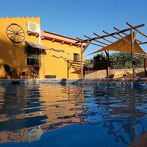 Cortijo Petra Bed and breakfast